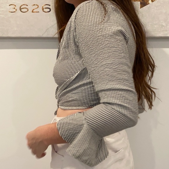 LF striped double tie front top - Picture 3 of 4